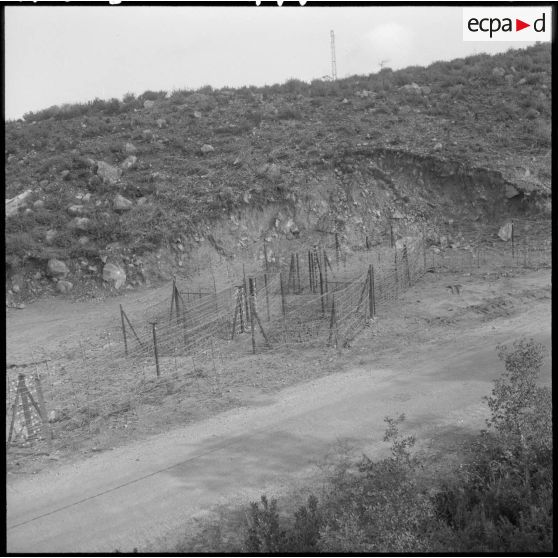 Barrage avant nord à la frontière tunisienne.