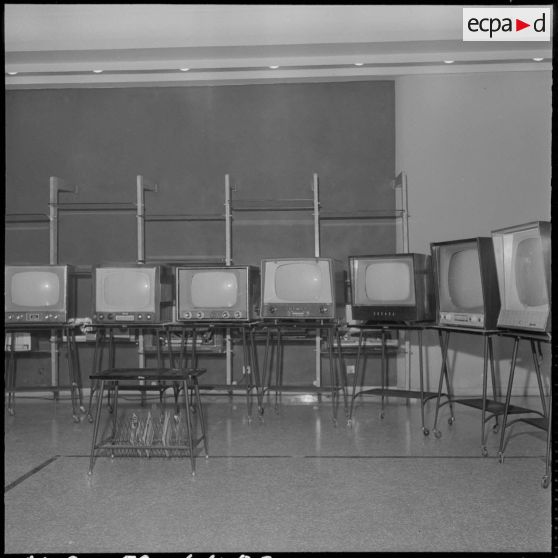 Perception de téléviseurs à Alger par les autorités militaires.