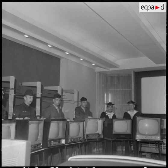 Perception de téléviseurs à Alger par les autorités militaires.
