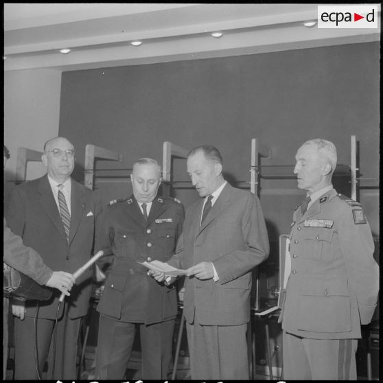 Perception de téléviseurs à Alger par les autorités militaires.