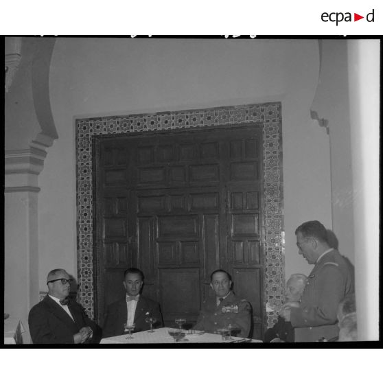 Alger. Cercle des officiers. Réunion des Saint-Maixentais d'Algérie. Discours d'une autorité pendant la réception.