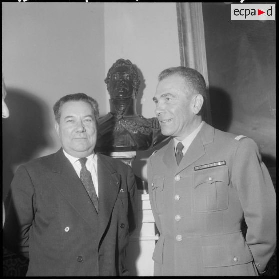 Alger. Cercle des officiers. Réunion des Saint-Maixentais d'Algérie. Portrait d'autorités pendant la réception.