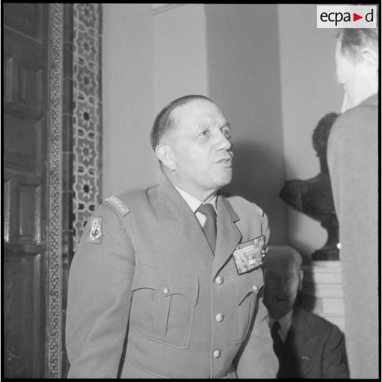 Alger. Cercle des officiers. Réunion des Saint-Maixentais d'Algérie. Portrait du général Gandoët pendant la réception.