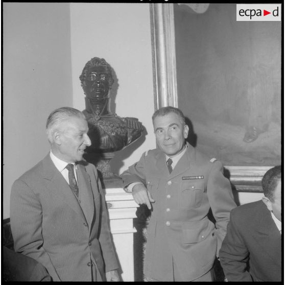 Alger. Cercle des officiers. Réunion des Saint-Maixentais d'Algérie. Portrait d'autorités pendant la réception.