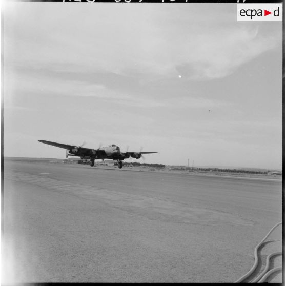 La surveillance de la côte algérienne est exercée à partir de la base aéronautique navale (BAN) (SURMAR), par des avions bombardiers Avro Lancaster.