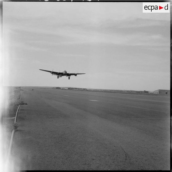 La surveillance de la côte algérienne est exercée à partir de la base aéronautique navale (BAN) (SURMAR), par des avions bombardiers Avro Lancaster.