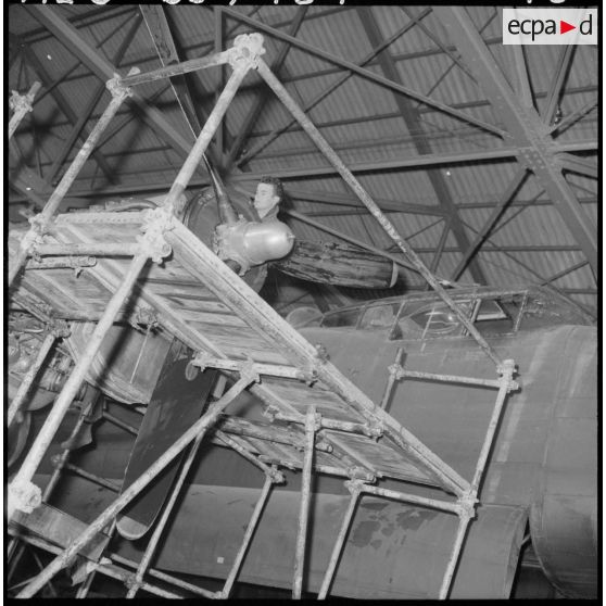 La surveillance de la côte algérienne est exercée à partir de la base aéronautique navale (BAN) (SURMAR), par des avions bombardiers Avro Lancaster.