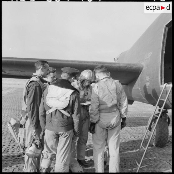 La surveillance de la côte algérienne est exercée à partir de la base aéronautique navale (BAN) (SURMAR), par des avions bombardiers Avro Lancaster.