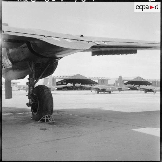 La surveillance de la côte algérienne est exercée à partir de la base aéronautique navale (BAN) (SURMAR), par des avions bombardiers Avro Lancaster.