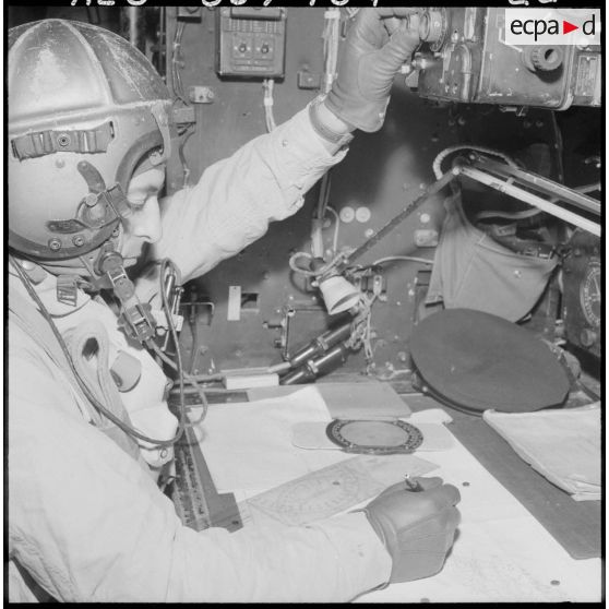 La surveillance de la côte algérienne est exercée à partir de la base aéronautique navale (BAN) (SURMAR), par des avions bombardiers Avro Lancaster.