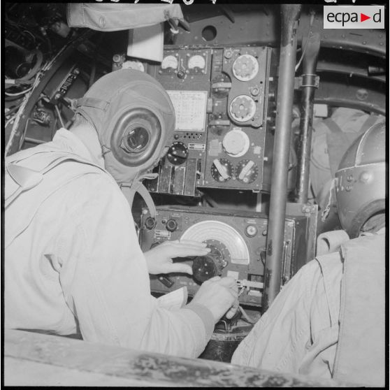 La surveillance de la côte algérienne est exercée à partir de la base aéronautique navale (BAN) (SURMAR), par des avions bombardiers Avro Lancaster.