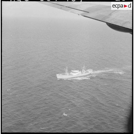 La surveillance de la côte algérienne est exercée à partir de la base aéronautique navale (BAN) (SURMAR), par des avions bombardiers Avro Lancaster.