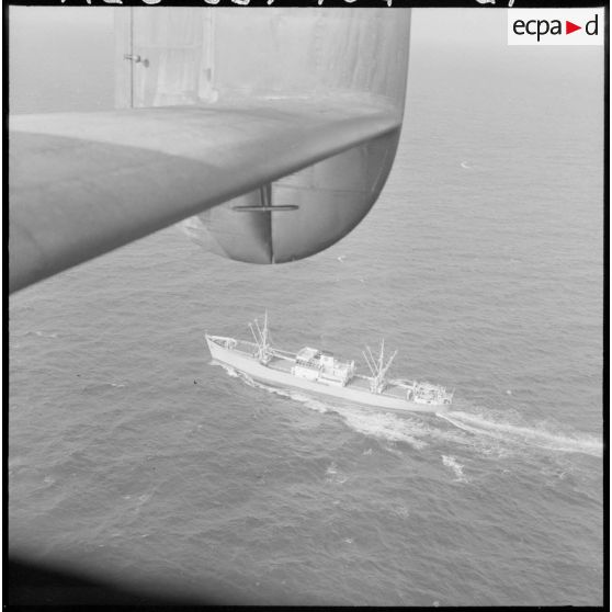 La surveillance de la côte algérienne est exercée à partir de la base aéronautique navale (BAN) (SURMAR), par des avions bombardiers Avro Lancaster.