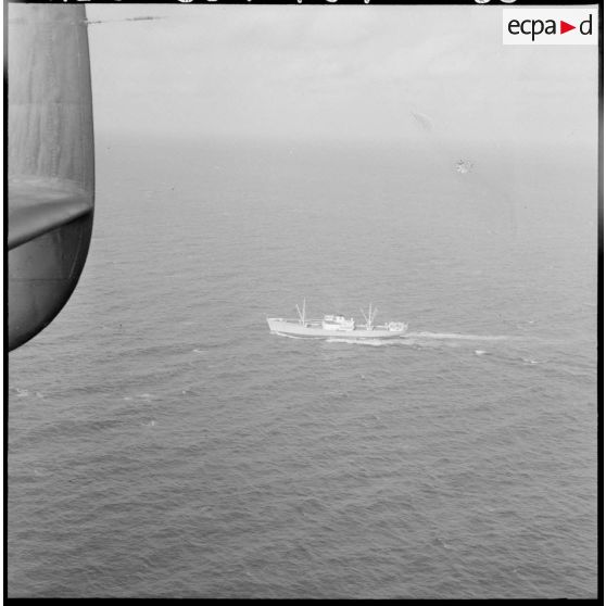 La surveillance de la côte algérienne est exercée à partir de la base aéronautique navale (BAN) (SURMAR), par des avions bombardiers Avro Lancaster.