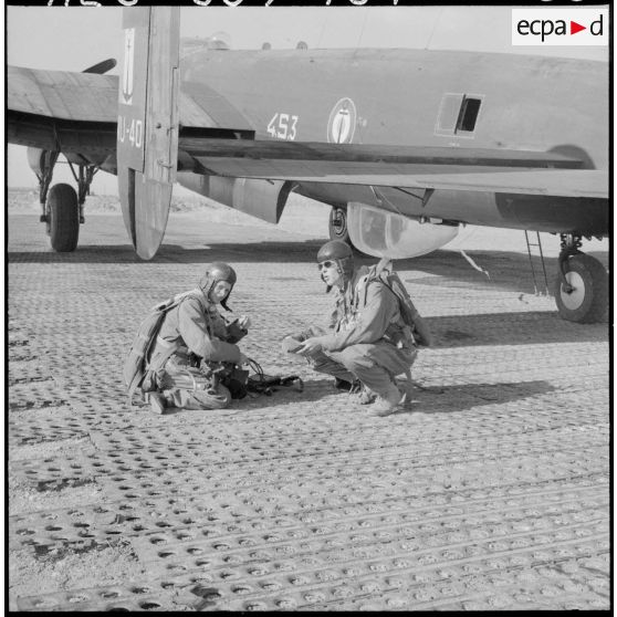 La surveillance de la côte algérienne est exercée à partir de la base aéronautique navale (BAN) (SURMAR), par des avions bombardiers Avro Lancaster.