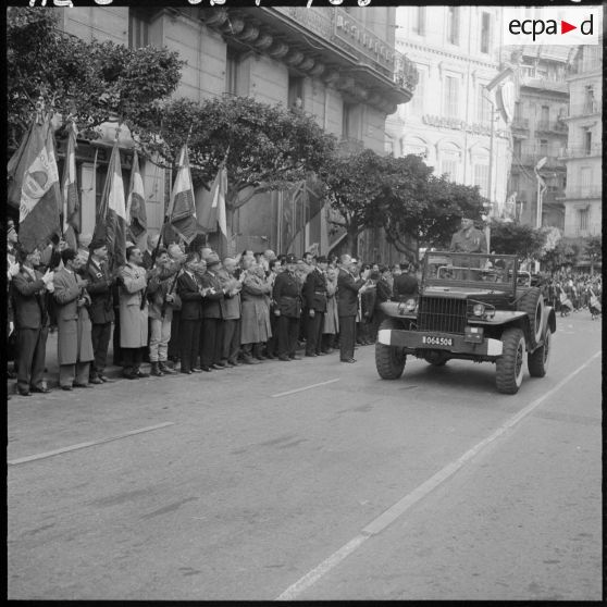 Alger. Commémoration du 11 novembre. Défilé des troupes.
