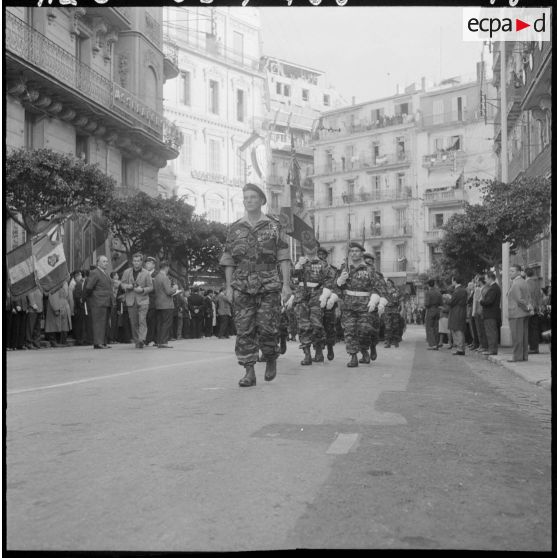 Alger. Commémoration du 11 novembre. Défilé des troupes.
