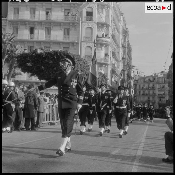Alger. Commémoration du 11 novembre. Défilé des troupes.