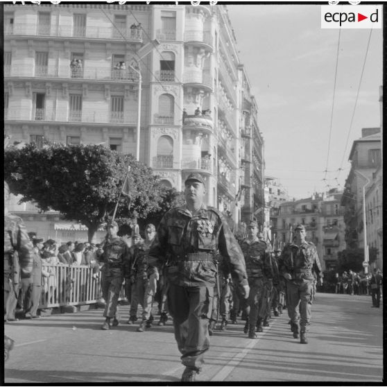 Alger. Commémoration du 11 novembre. Défilé des troupes.