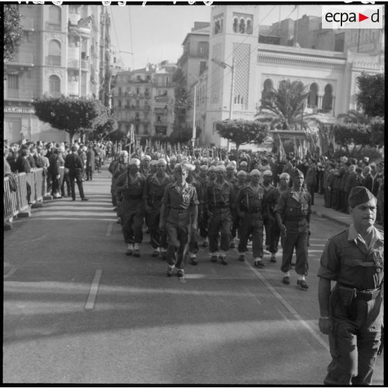 Alger. Commémoration du 11 novembre. Défilé des troupes.