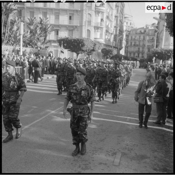 Alger. Commémoration du 11 novembre. Défilé des troupes.