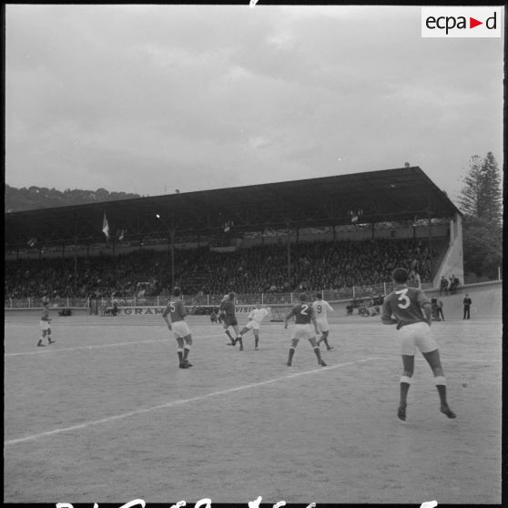 Alger. Match de football. Phases de jeu.
