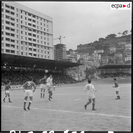 Alger. Match de football. Phases de jeu.