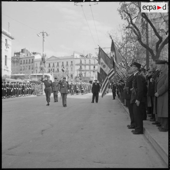 Constantine. Les généraux Olié et Janot face aux drapeaux des anciens combattants (AC).