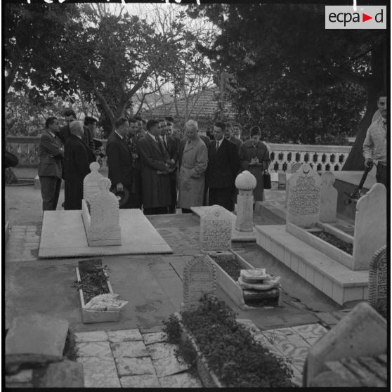 Alger. Visite de la mosquée et du cimetière de Sidi Abderrahmane.