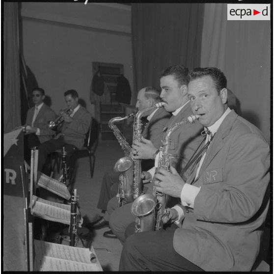 Alger. Bal des Francs-Comtois à la Maison du Combattant. Les musiciens.