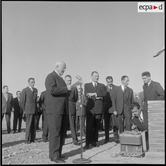 Pose de la première pierre de l'usine Renault à Maison-Carrée. Discours du maire de Maison-Carrée.