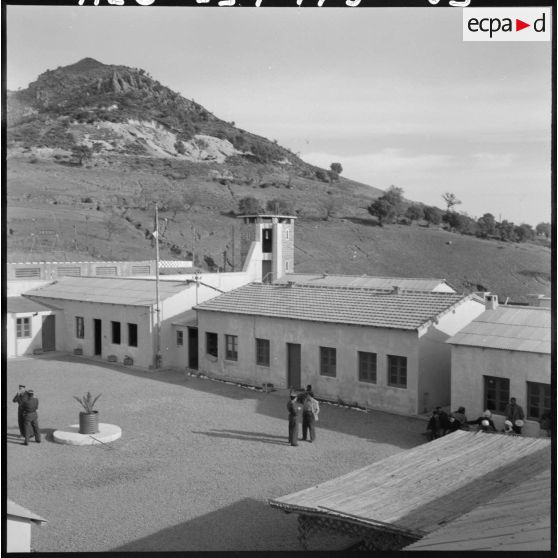 Vue plongeante sur les bâtiments de la section administrative spécialisée (SAS).