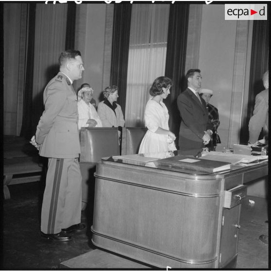 Alger. Cérémonie dans la salle des mariages de l'hôtel de ville.