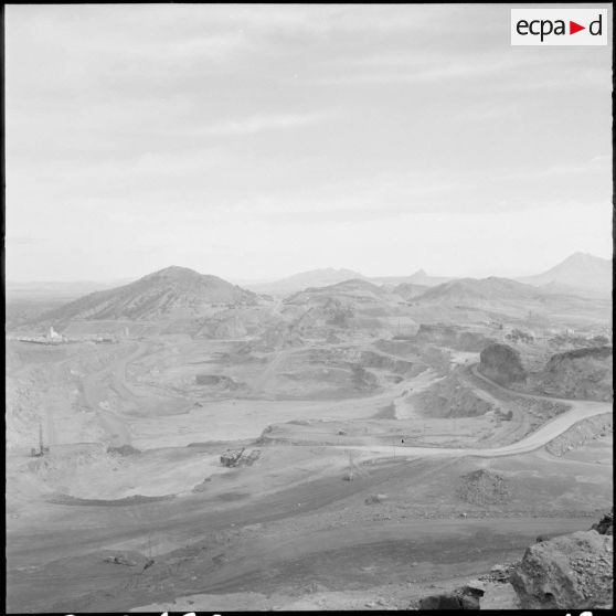 Ouenza. Les mines de minerai de fer.