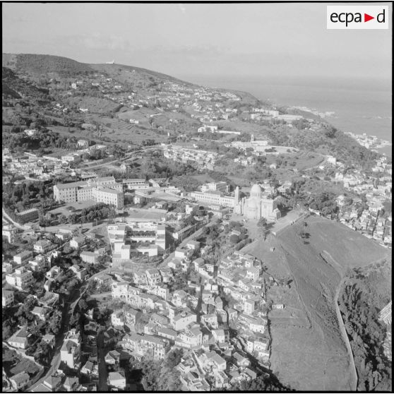Alger. Vue aérienne du quartier de Notre-Dame d'Afrique.