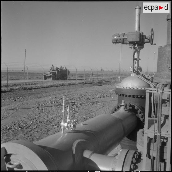 Protection par l'armée de l'oléoduc de M'Sila.