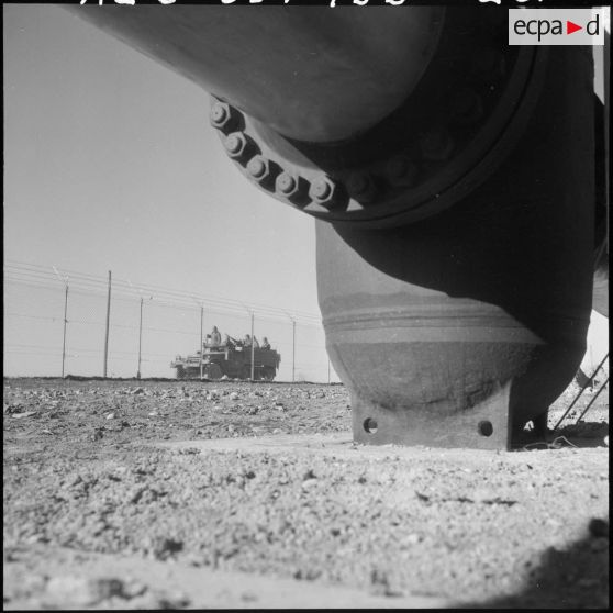 Protection par l'armée de l'oléoduc de M'Sila.