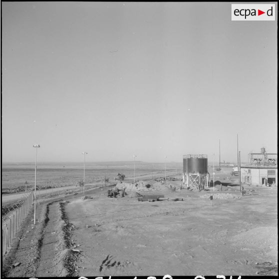 Protection par l'armée de l'oléoduc de M'Sila.