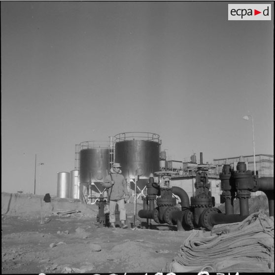 Protection par l'armée de l'oléoduc de M'Sila.