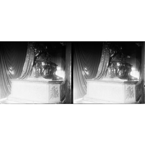 [1048 ter. Statue en bronze du grand Bouddha dans les environs de Hanoï.]