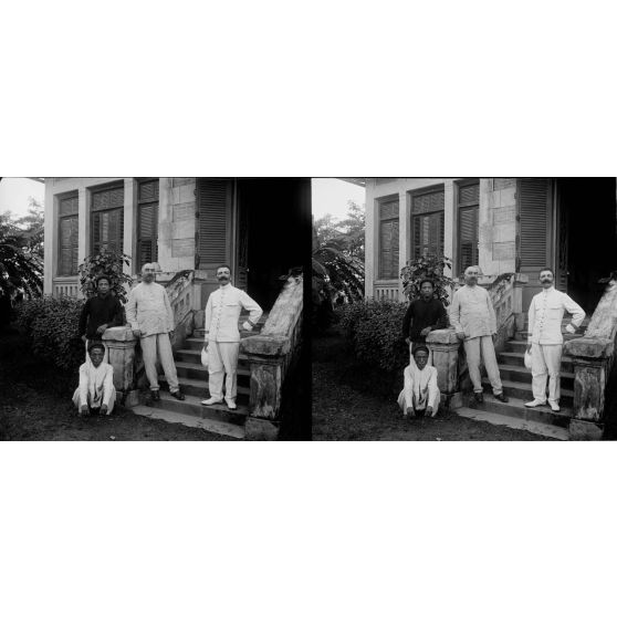 1157. A l'établissement zoootechnique, près d'Hanoï, sur la route Mandarine. M. Davidson, vétérinaire en second. M. Lepinte, vétérinaire principal. [légende d'origine]