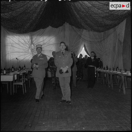 Inauguration de la Cité Radieuse à Azazga. Le général Massu et le colonel Brunet commandant le secteur d'Azazga.