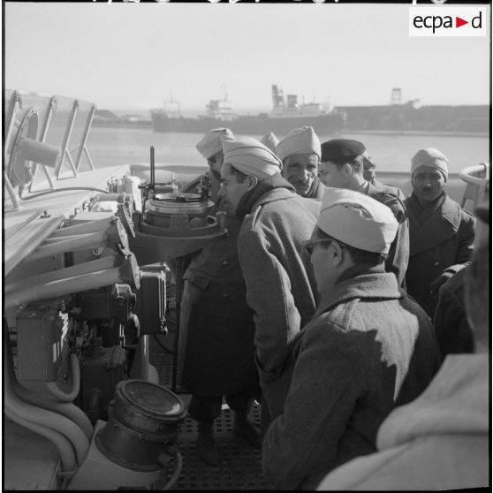 Visite du navire escorteur rapide "L'Agenais".