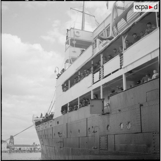 Bône. Arrivée de moniteurs de jeunesse par le paquebot "Gouverneur général Chanzy".