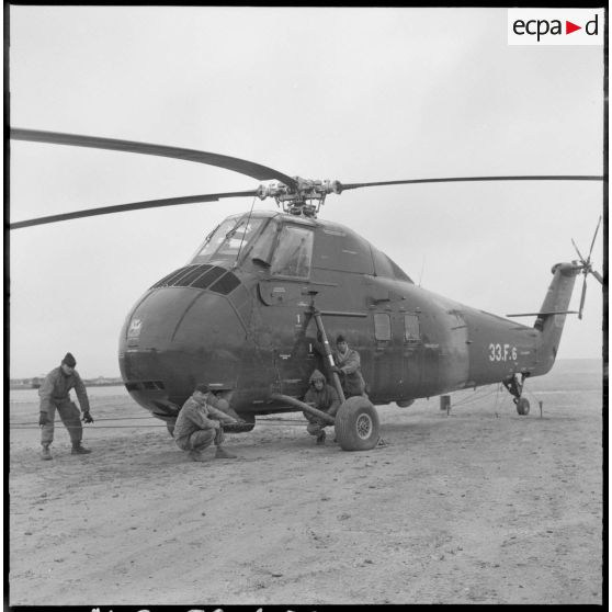 Hélicoptère de transport Sikorsky H-34.