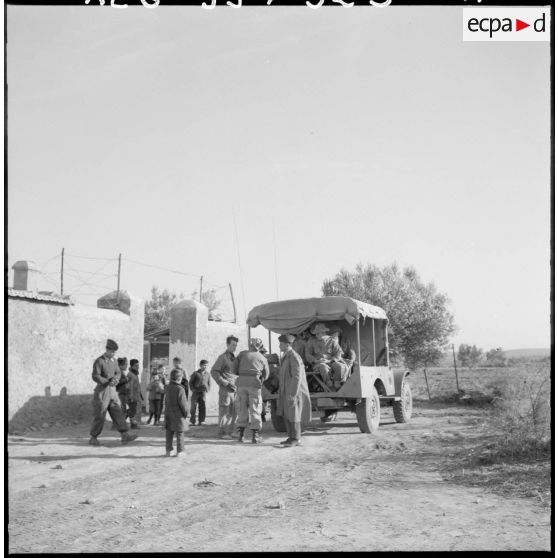 Visite d'une patrouille de sécurité au poste de Kahelia.