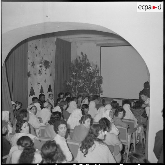 Alger. Cercle de la liberté. Séance cinématographique.