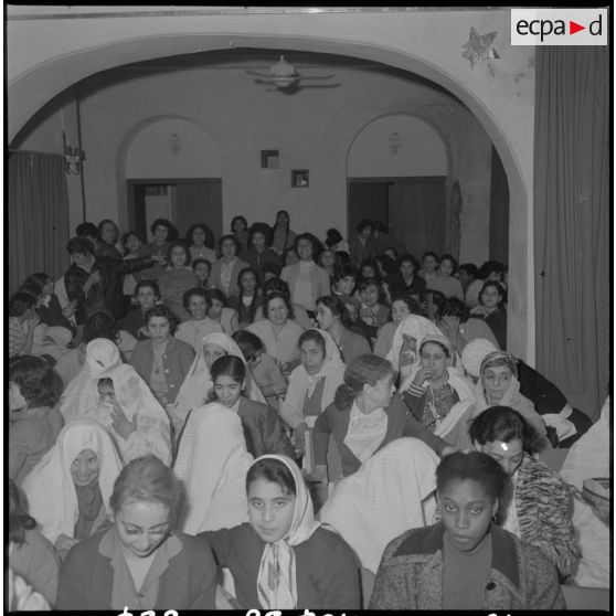 Alger. Cercle de la liberté. Réunion féminine.
