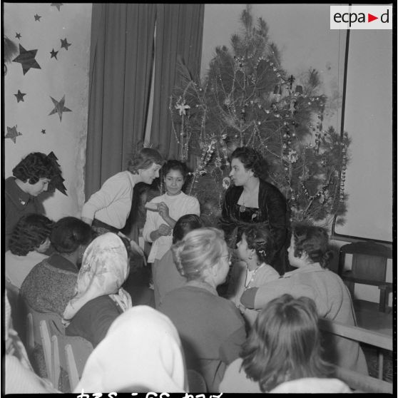 Alger. Cercle de la liberté. Réunion féminine.