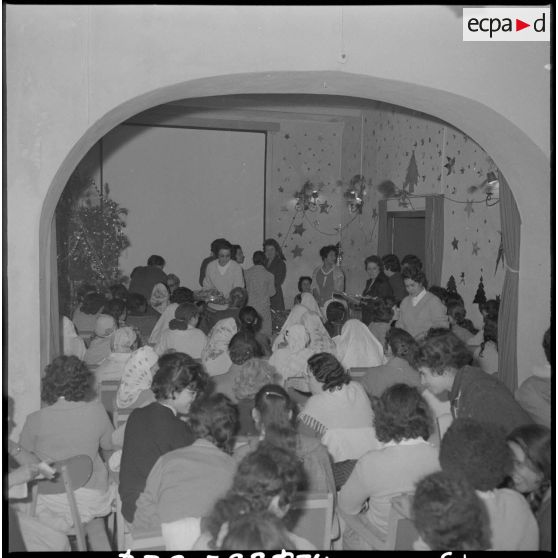 Alger. Cercle de la liberté. Réunion féminine.